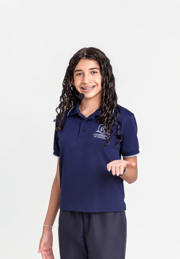 Estudiante de Cambridge Academy sonriendo